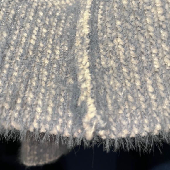 sweater - Picture 7 of 9